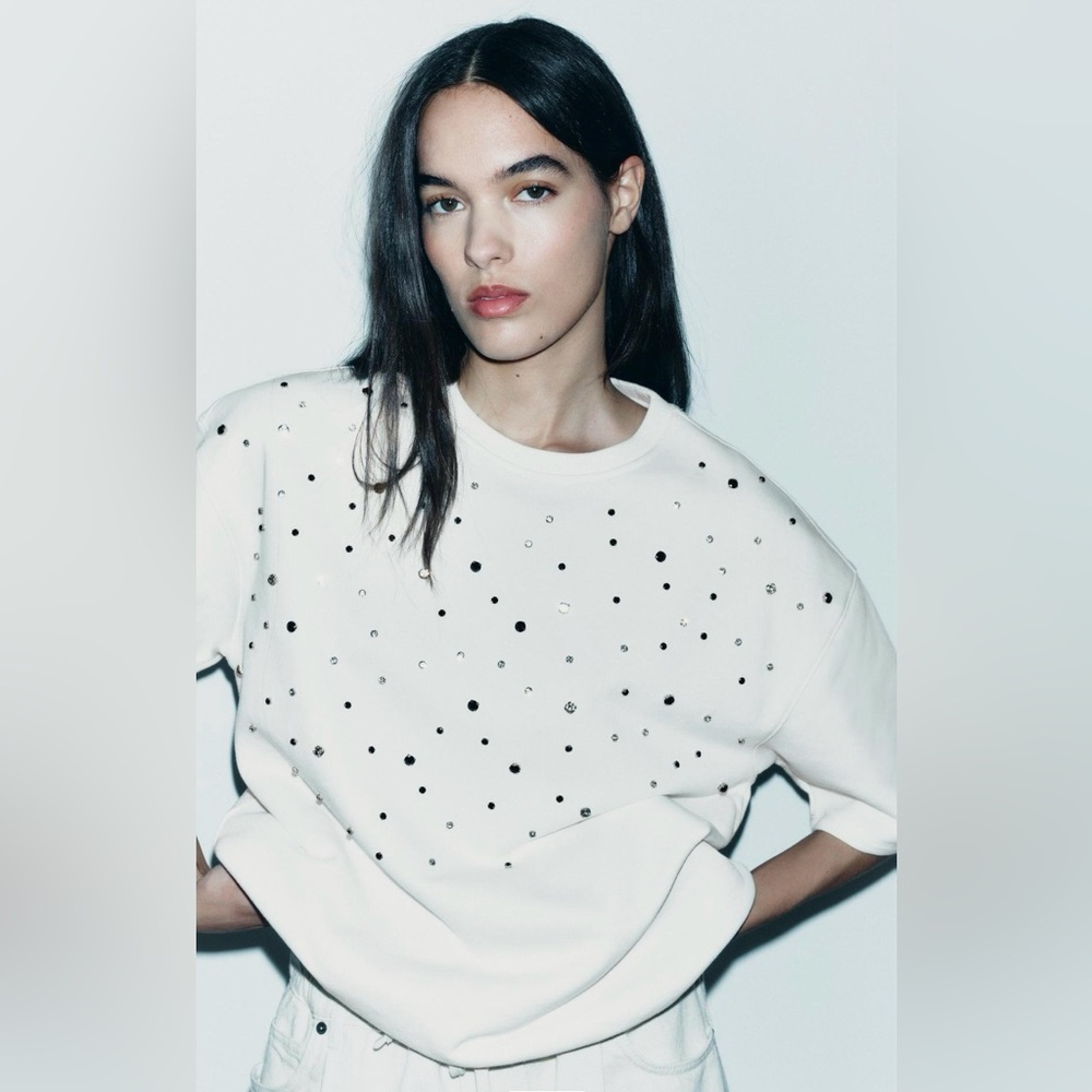 ZARA PLUSH KNIT OYSTER WHITE JEWEL SS SWEATSHIRT | RHINESTONES | MEDIUM